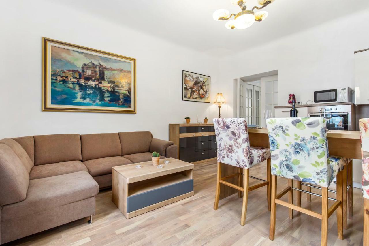 Apartman Villa Carolina Rijeka Eksteriør bilde